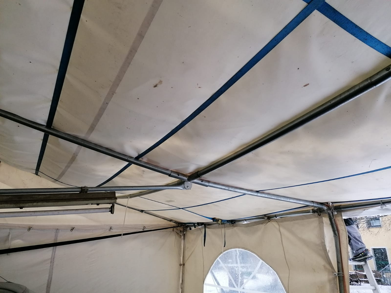 Der Schrottplatz - Spiegelsymmetrisch des Showrooms