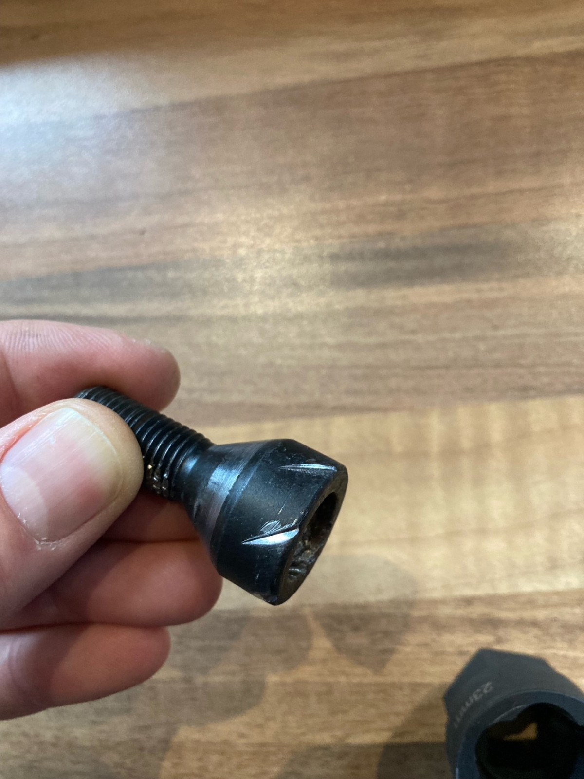 Defekte Radschraubensicherung