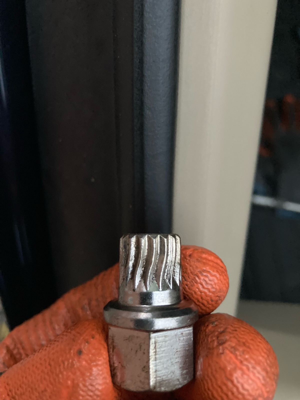 Defekte Radschraubensicherung