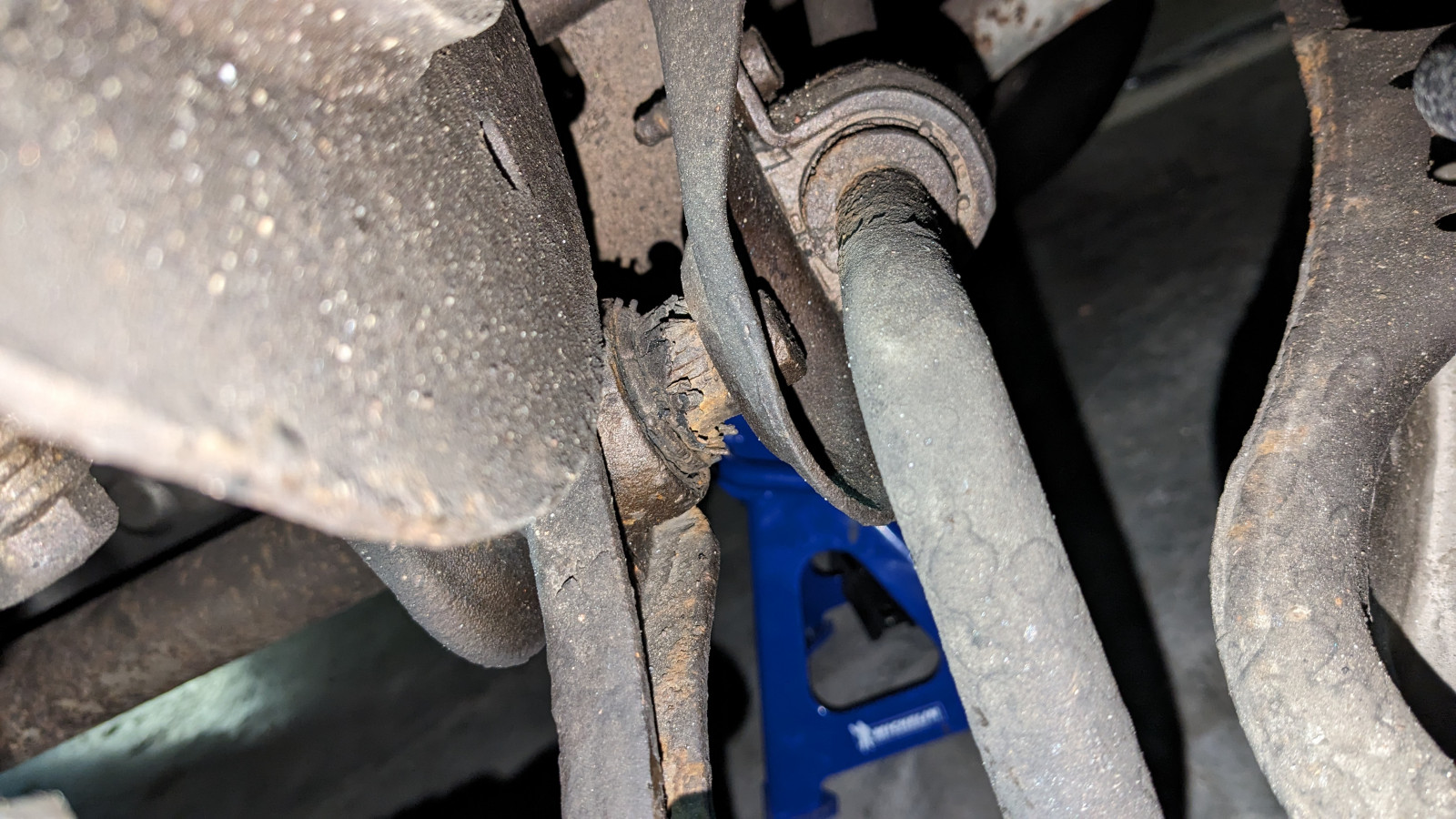 Spurschrauben hinten fest