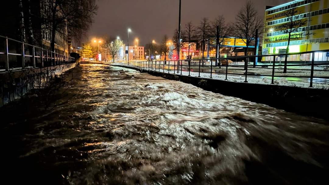 Der Schrottplatz - Spiegelsymmetrisch des Showrooms