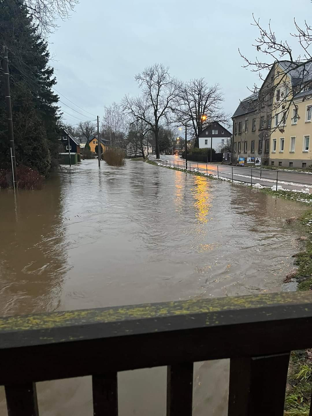 Der Schrottplatz - Spiegelsymmetrisch des Showrooms
