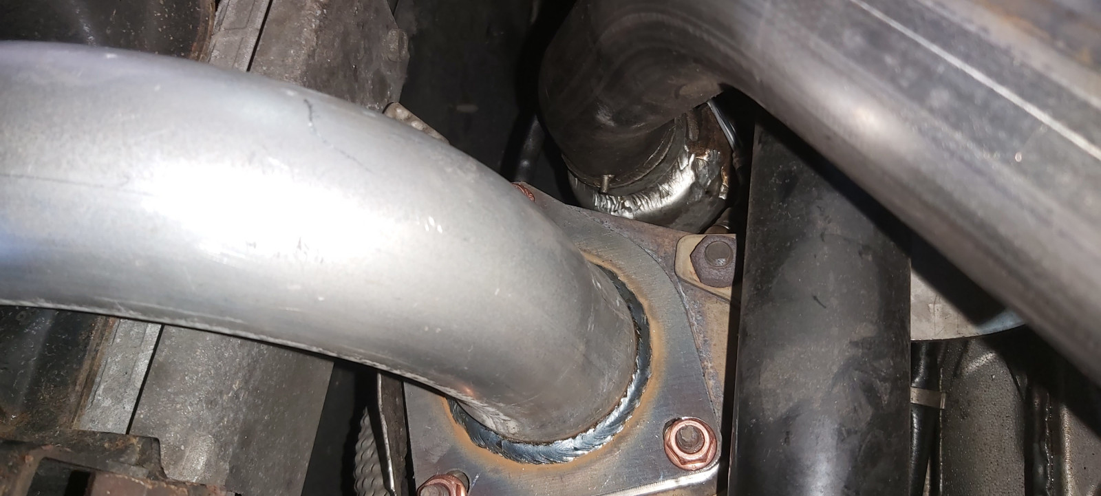 M8 Mutter Abgasrohr zu fest angezogen.