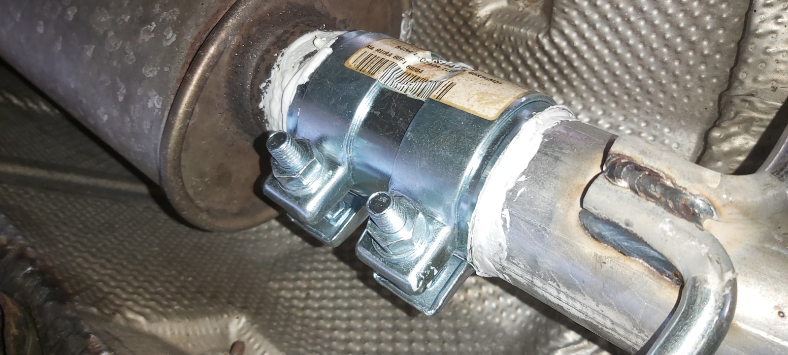 M8 Mutter Abgasrohr zu fest angezogen.