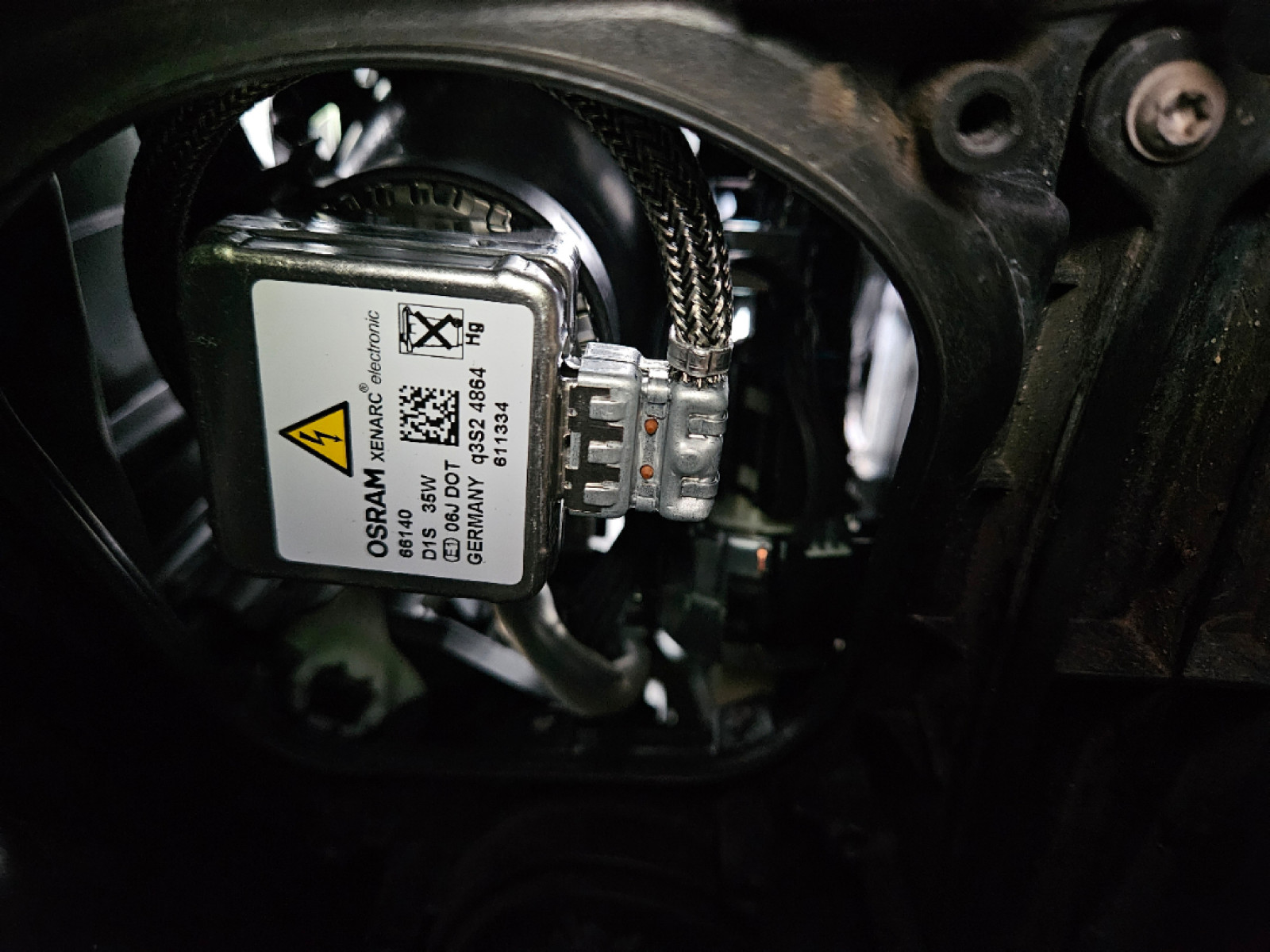 BMW F10 Bi Xenon linke Scheinwerfer leuchtet schwächer