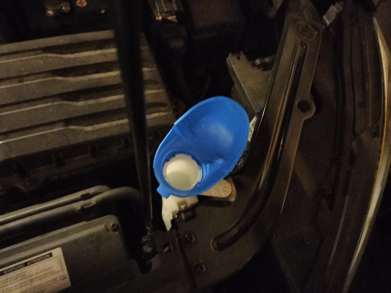 Wischwasserbehälter "cleverer" gemacht...