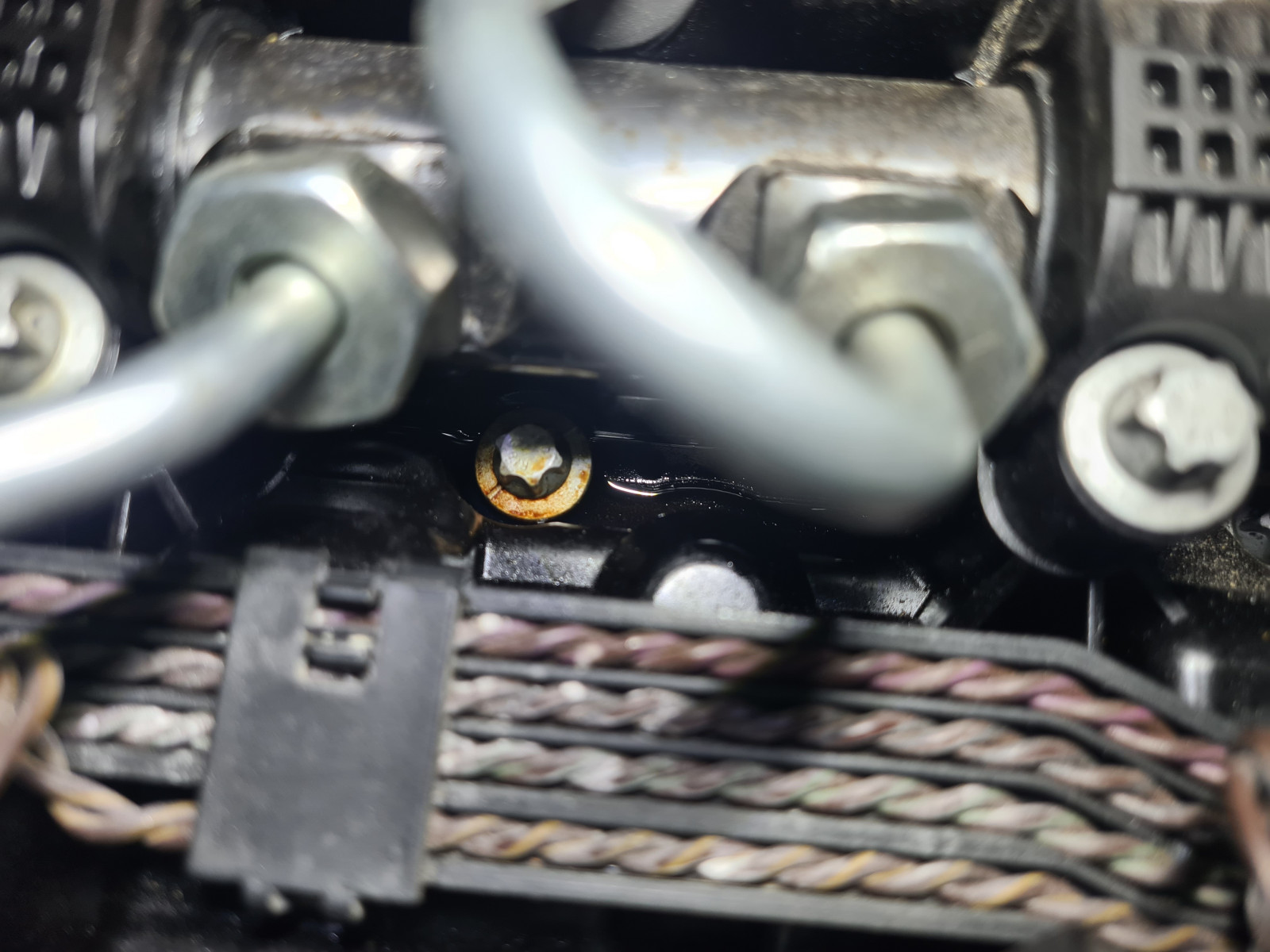 Diesel auf dem Ventildeckel