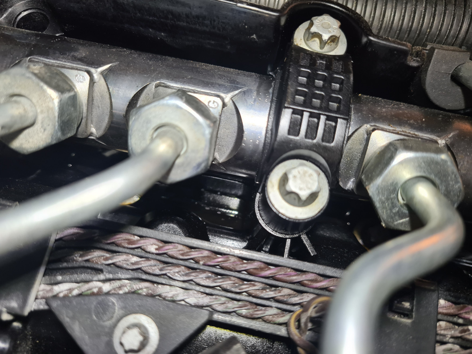 Diesel auf dem Ventildeckel