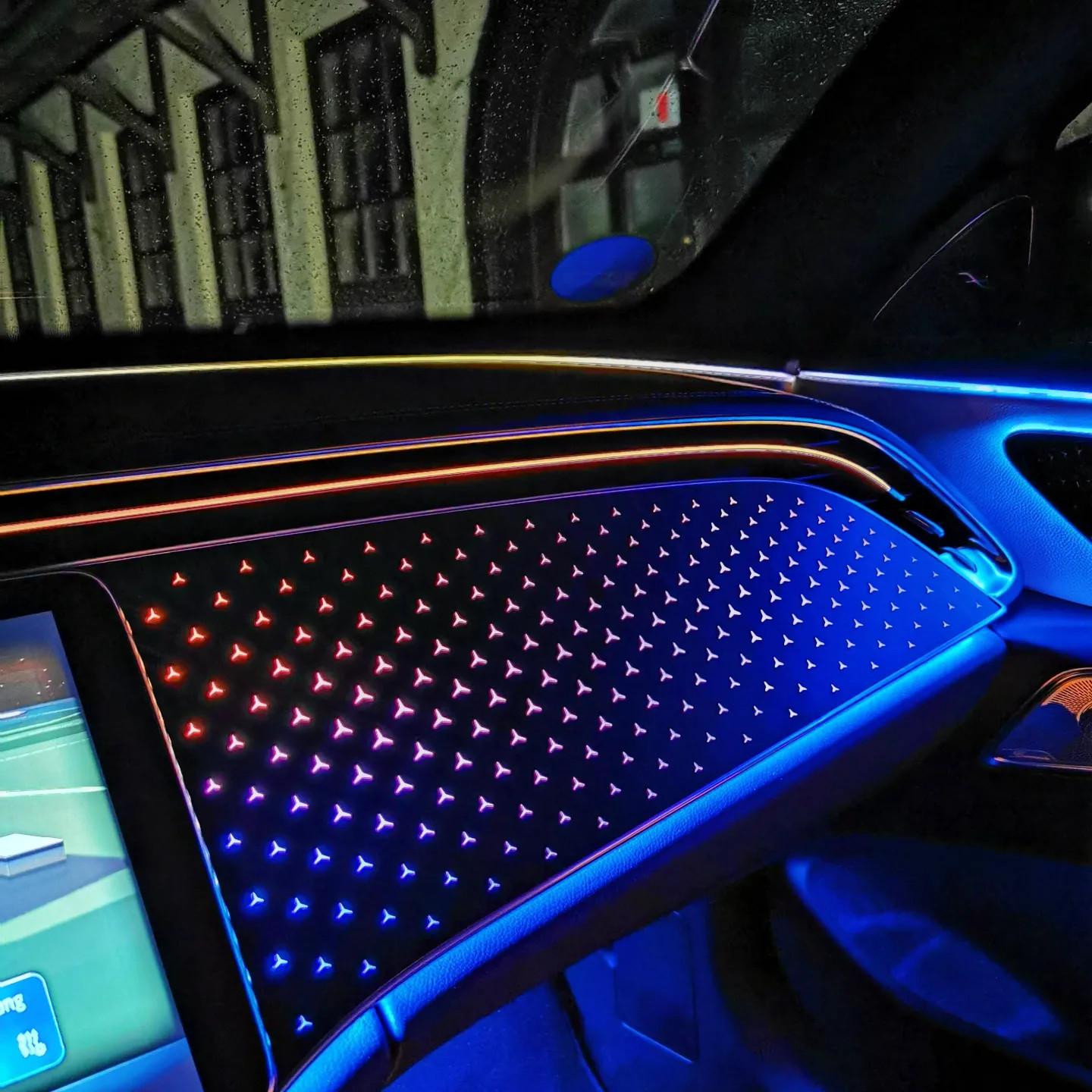 Freude und Begeisterung: Beifall und Bewunderung für die neue E-Klasse der Baureihe 214