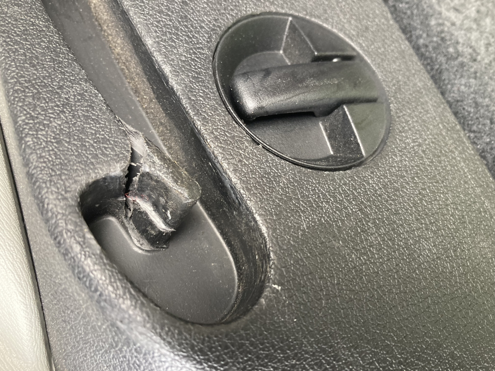 Q 3 Laderaumabdeckung rastet nicht mehr