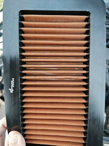 Man erkennt den Ventildeckel, sehr durchlaessig.jpg