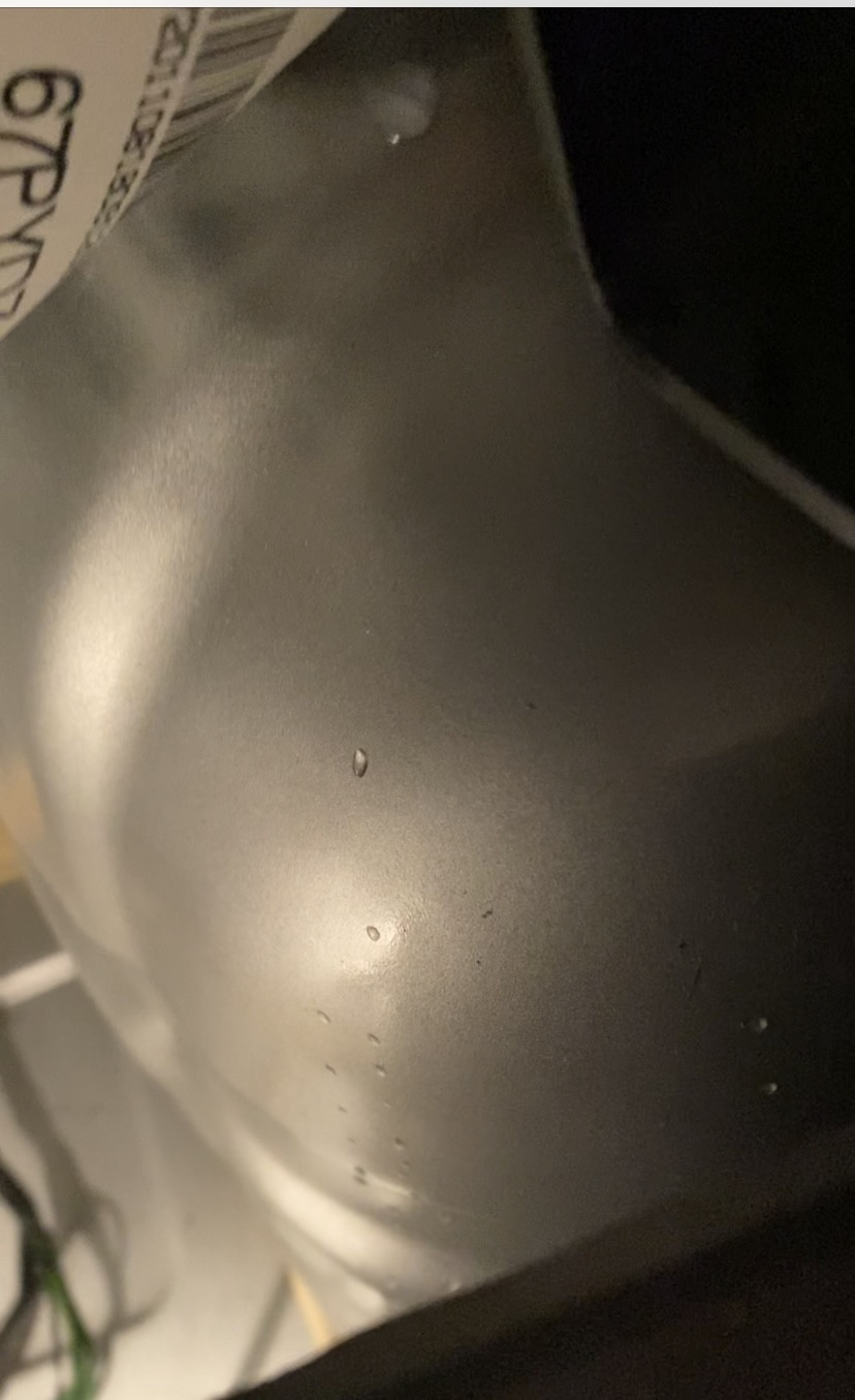 Wasser in der Reserveradmulde