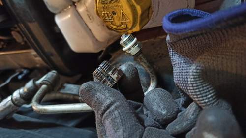 Alte Dichtung aufgeschnitten, neue drauf