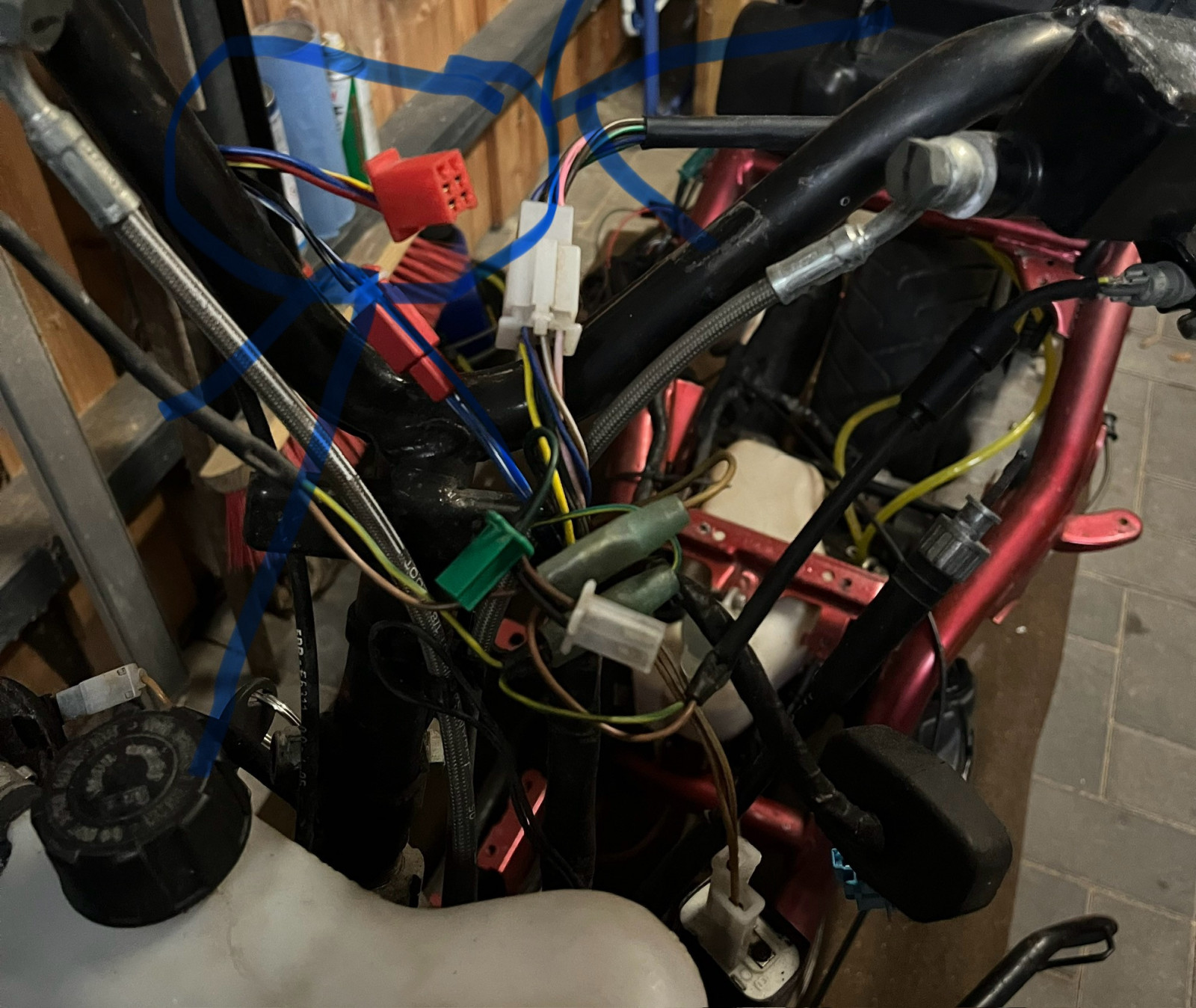 Mbk nitro Yamaha aerox. Was für ein Stecker am Lenker ist das