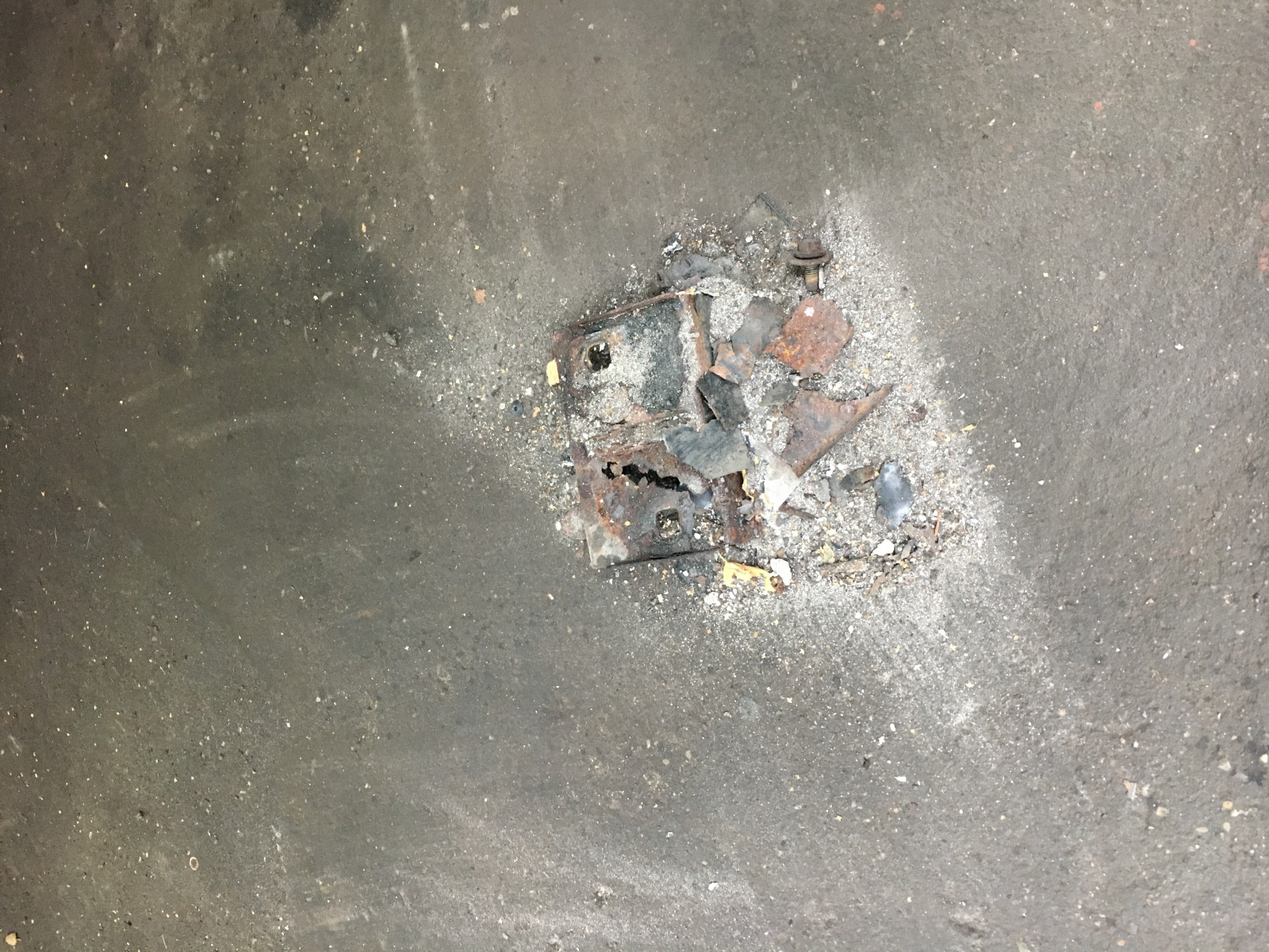 Abbau der hinteren Stoßstange beim V 70 I Kombi