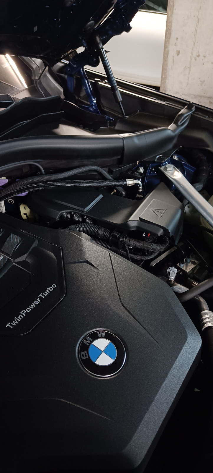 Motor xDrive 20i Mild-Hybrid fehlt ein Teil?