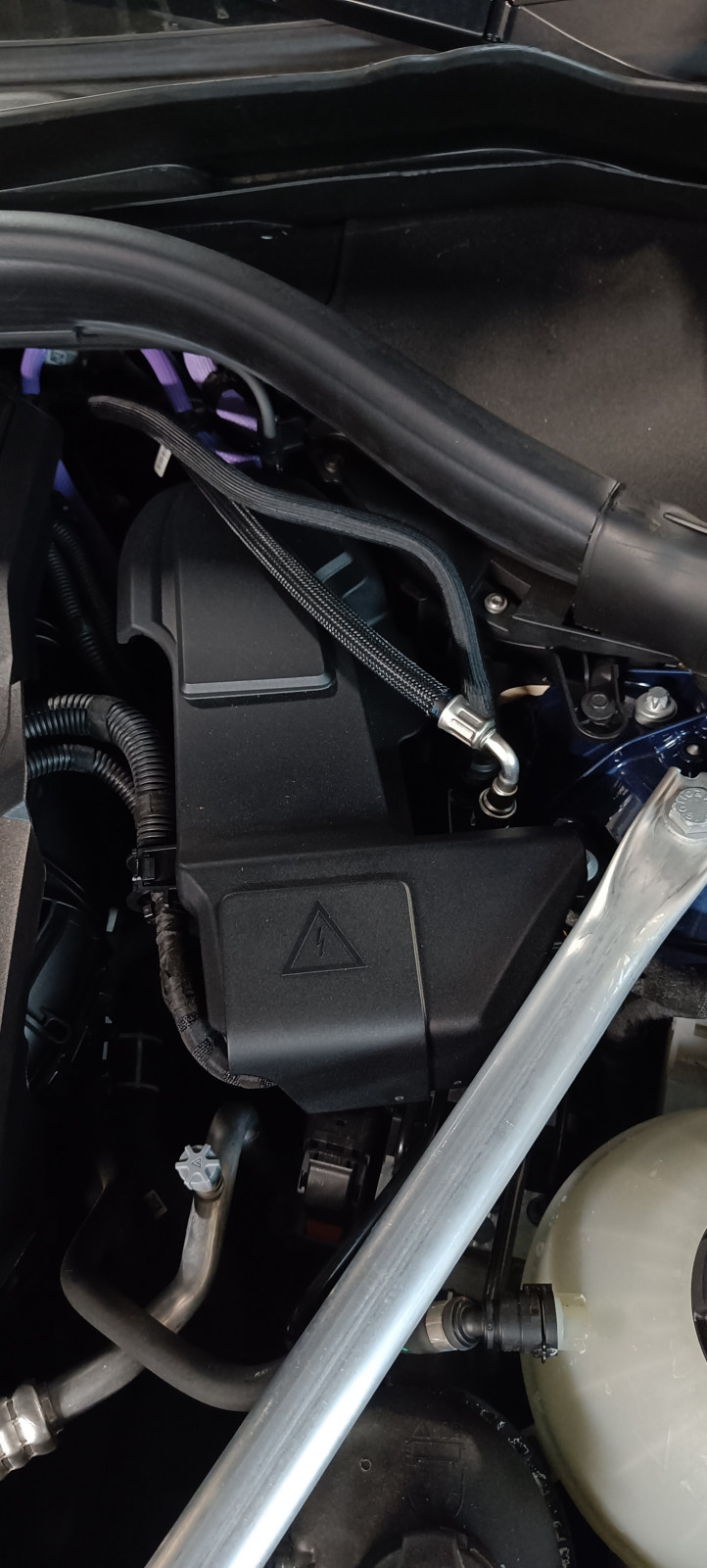 Motor xDrive 20i Mild-Hybrid fehlt ein Teil?