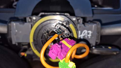 Hier ist die einbaustellung mit Lenkrad in mittelstellung.jpg