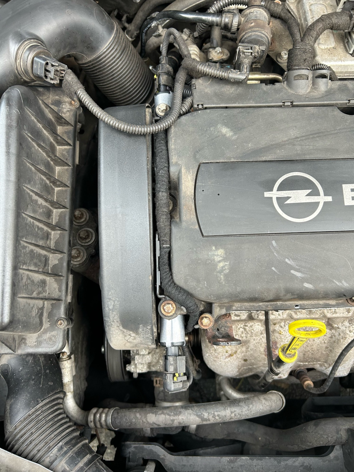 Auto verliert Leistung und macht metallische Geräusche.