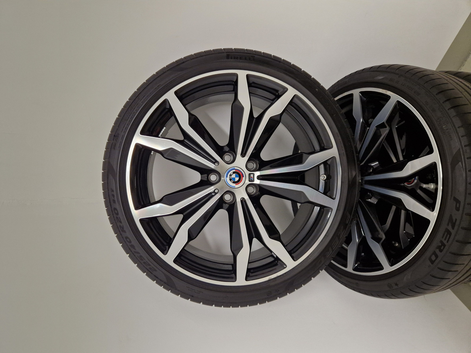 BMW 898M Felge am F40