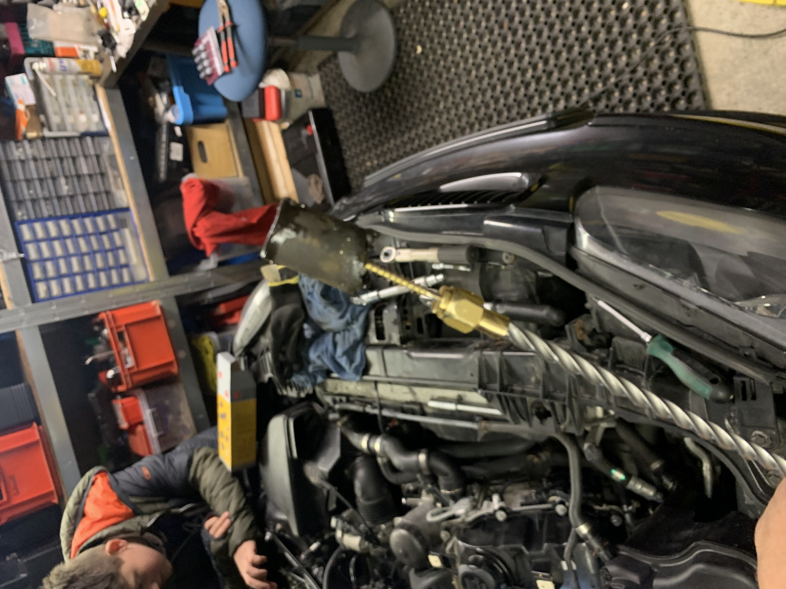 Halbe Zündspule steckt im Kopf /N43 B16