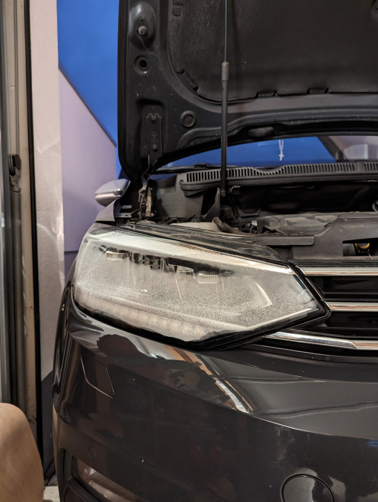 Scheinwerfer inklusive Aquarium