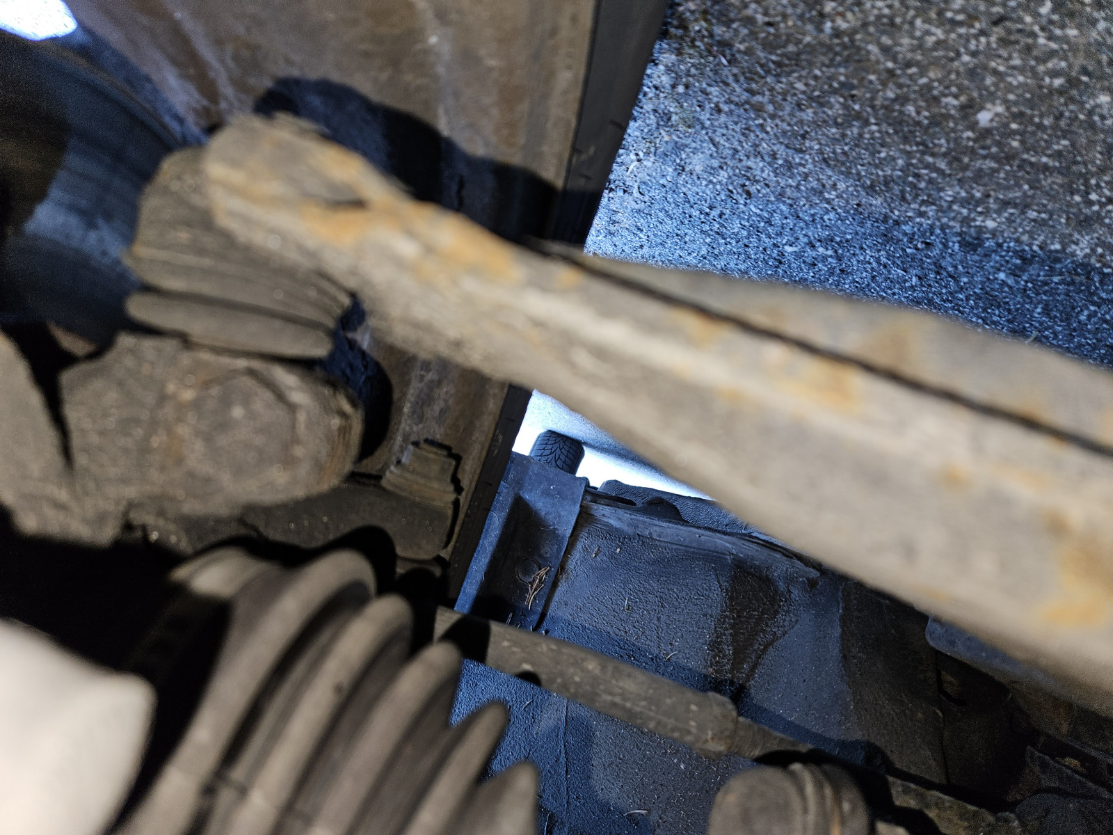 Achsmanschette nach einem jahr rissig?