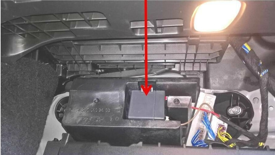 2. Batterie Kofferraum