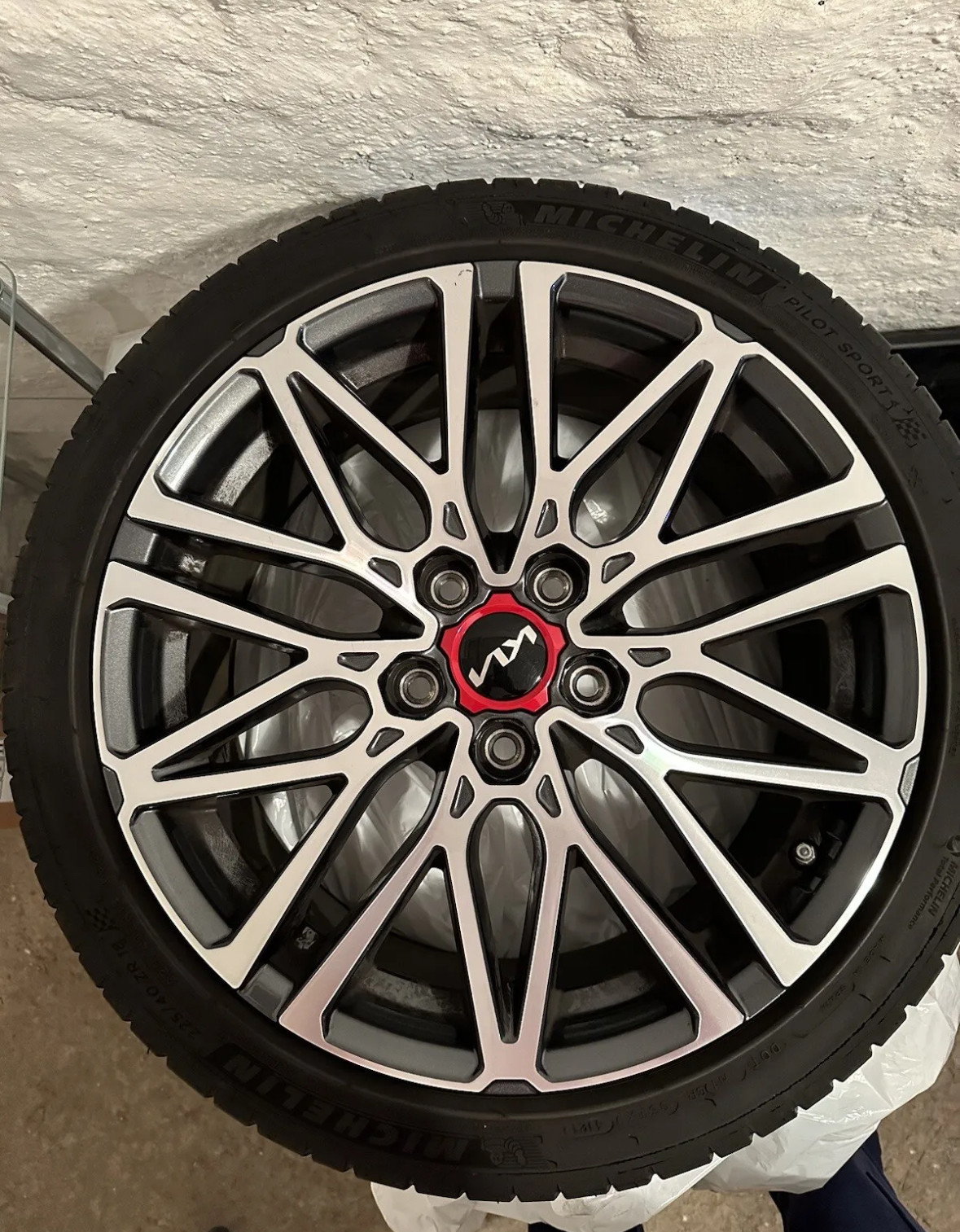 Kia Ceed GT Modelljahr 2024 Original 18“ LMF mit Sommerreifen Michelin ...