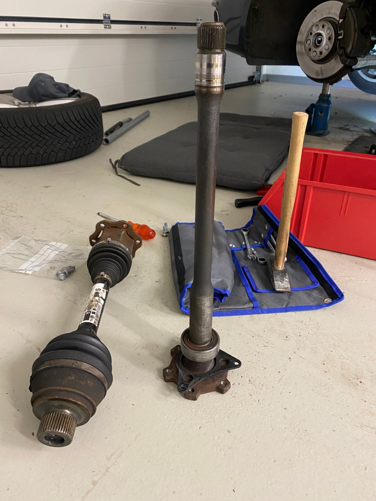 Lager der Antriebswelle im Getriebegehäuse ausgeschlagen