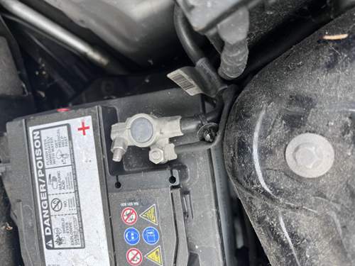 Plus Pol mit zweitem Kabel.