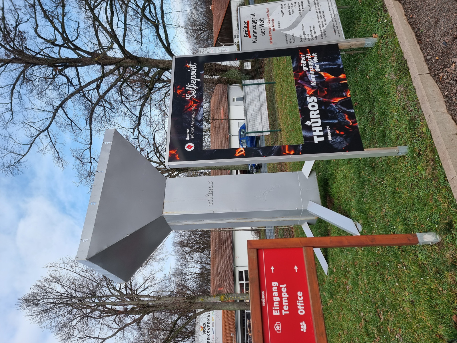 Zippos, Bikermesser, Lagerfeuer in Zeiten der E-Moppeds.