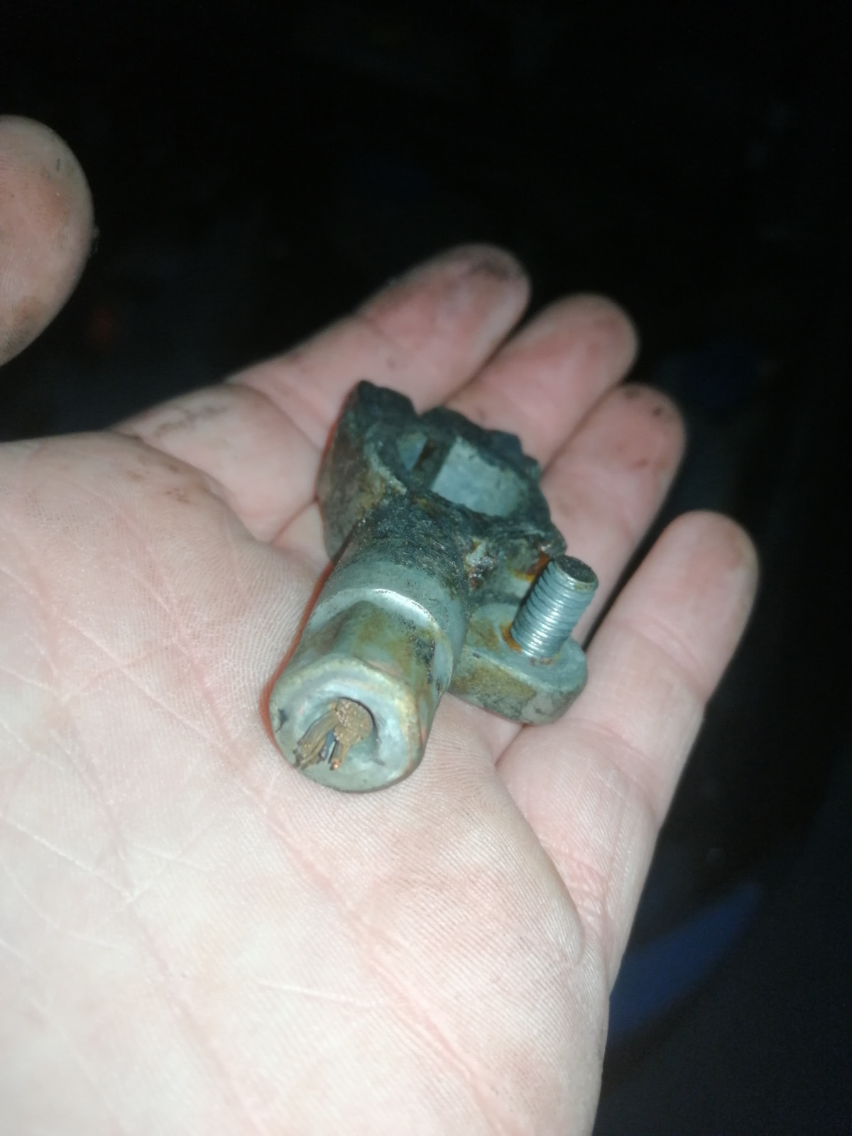 Woher kommt das Kabel vom Pluspol?