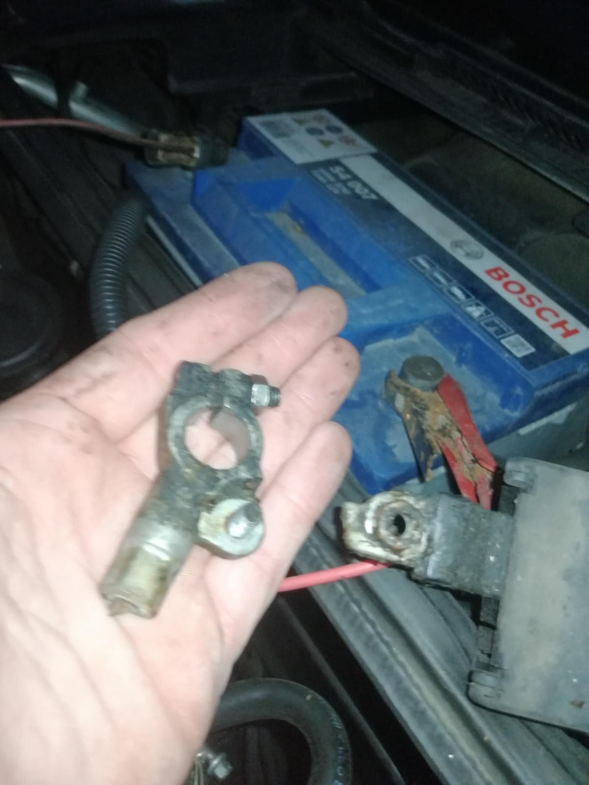 Woher kommt das Kabel vom Pluspol?