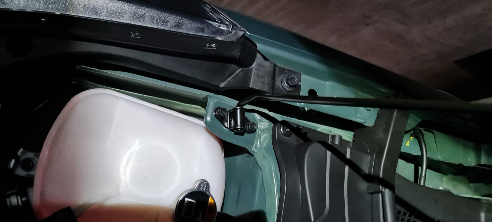 CEED 2023 Motorhaubenstange