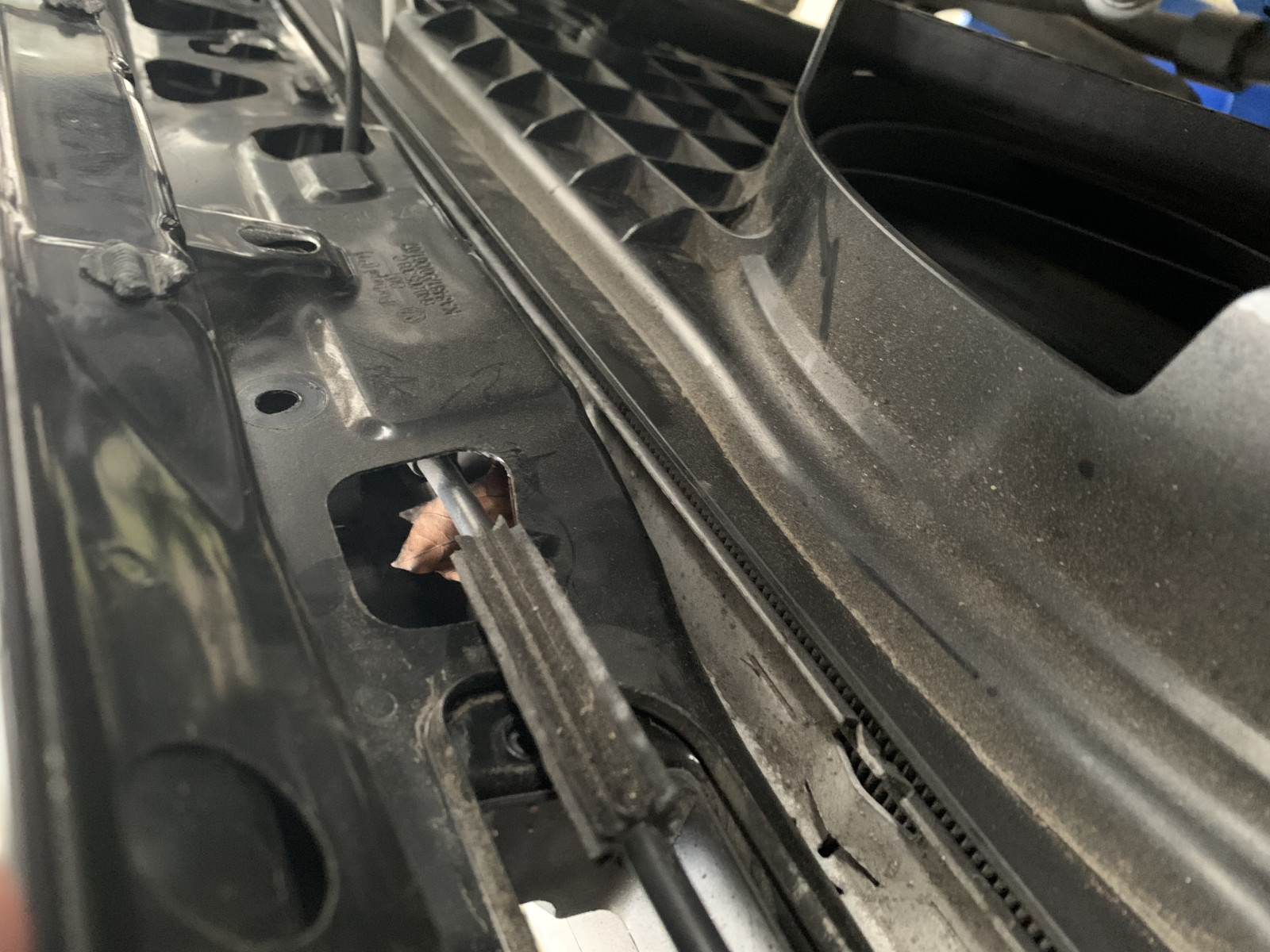 Schlossträger/Motorhaubenschloss