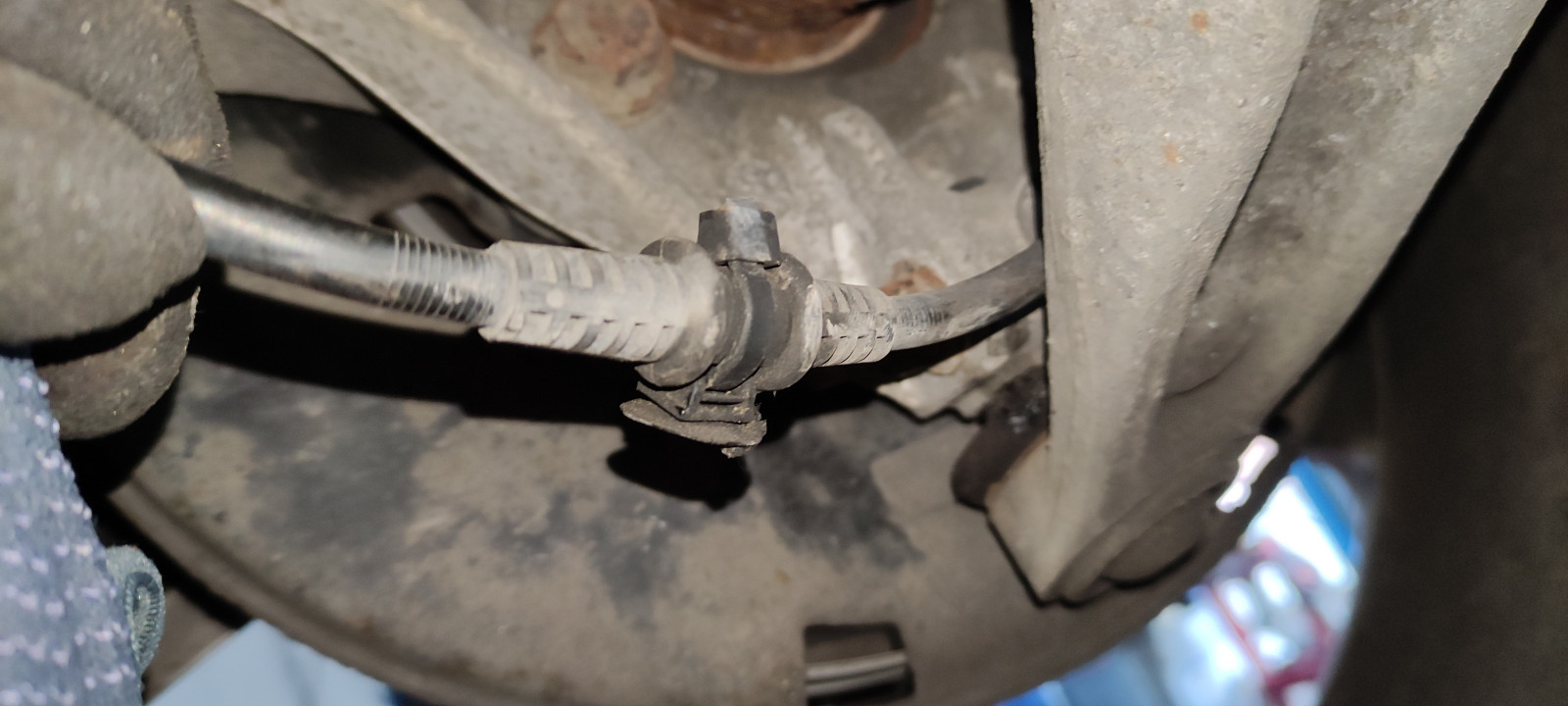 A16LET - Loses Kabel auf dem Querlenker