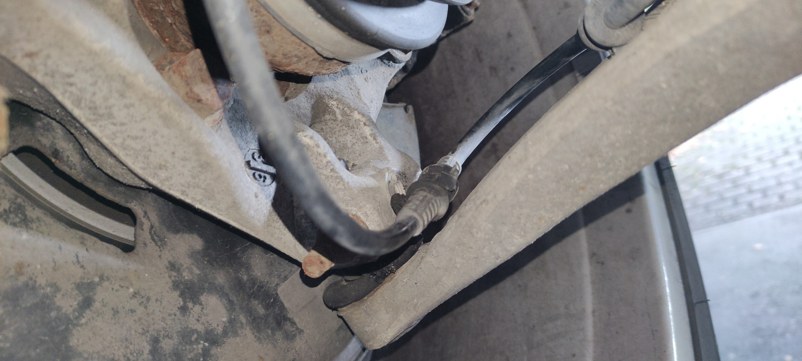 A16LET - Loses Kabel auf dem Querlenker