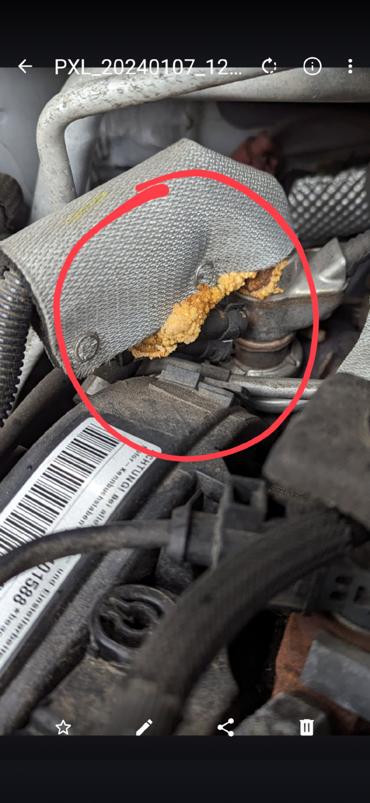 Was ist das? (Schaum im Motorraum)