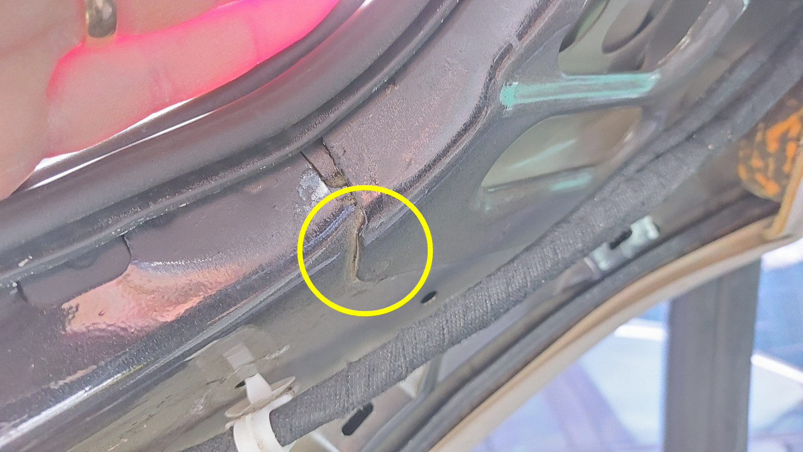 Wasser im Kofferraum