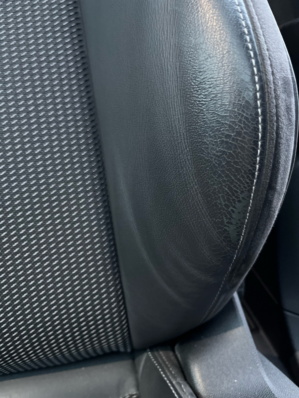 Kunstleder mono.pur - Verschlissene Sitzbezüge