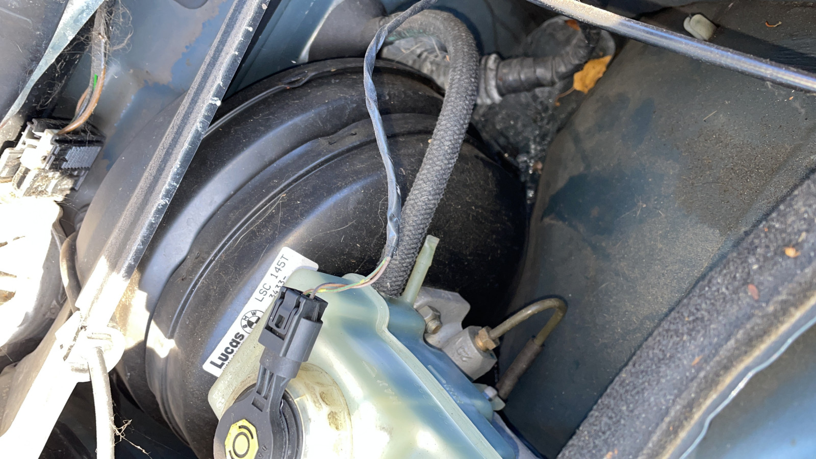 Wasser beim Bremskraftverstärker