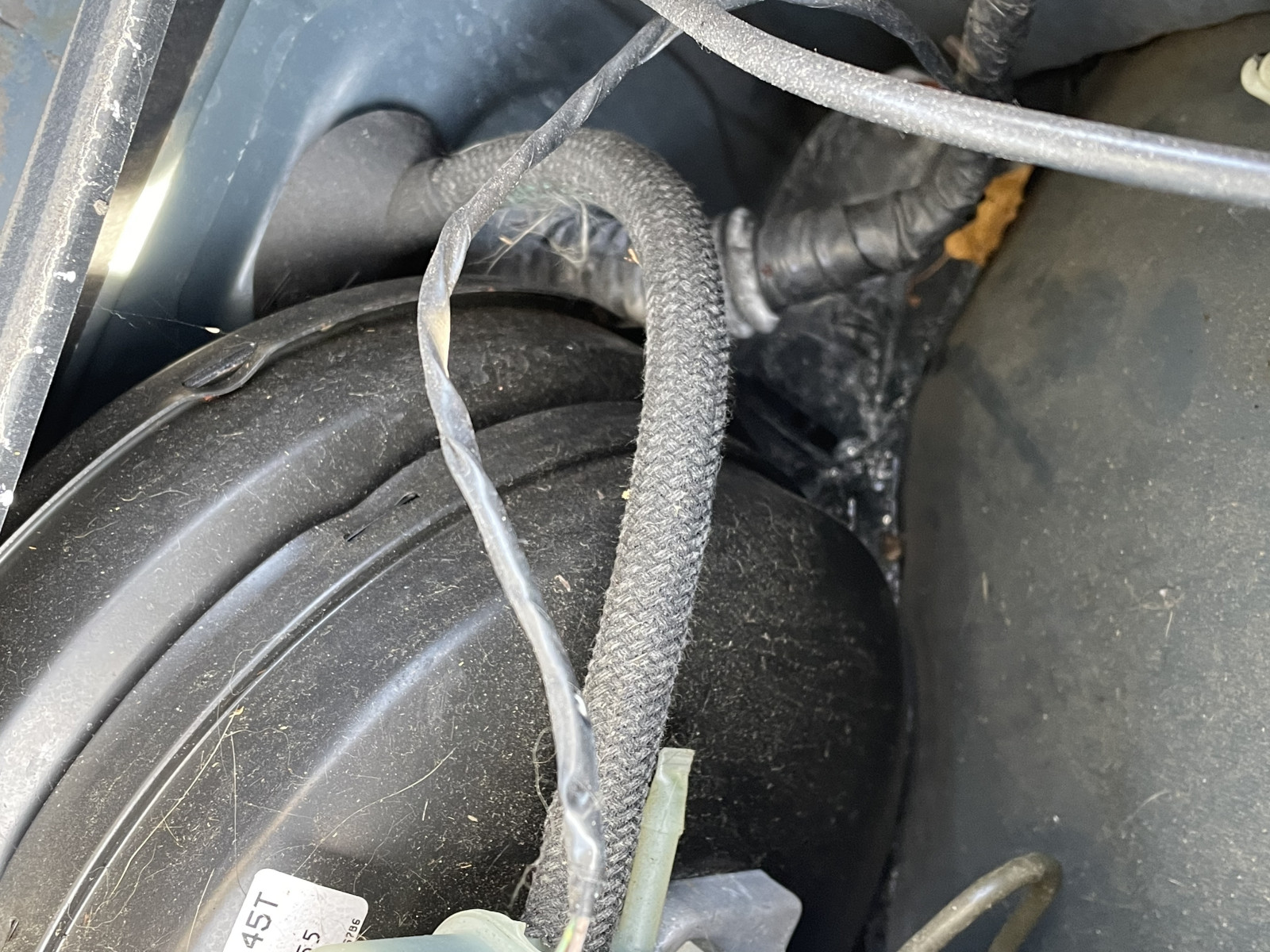 Wasser beim Bremskraftverstärker