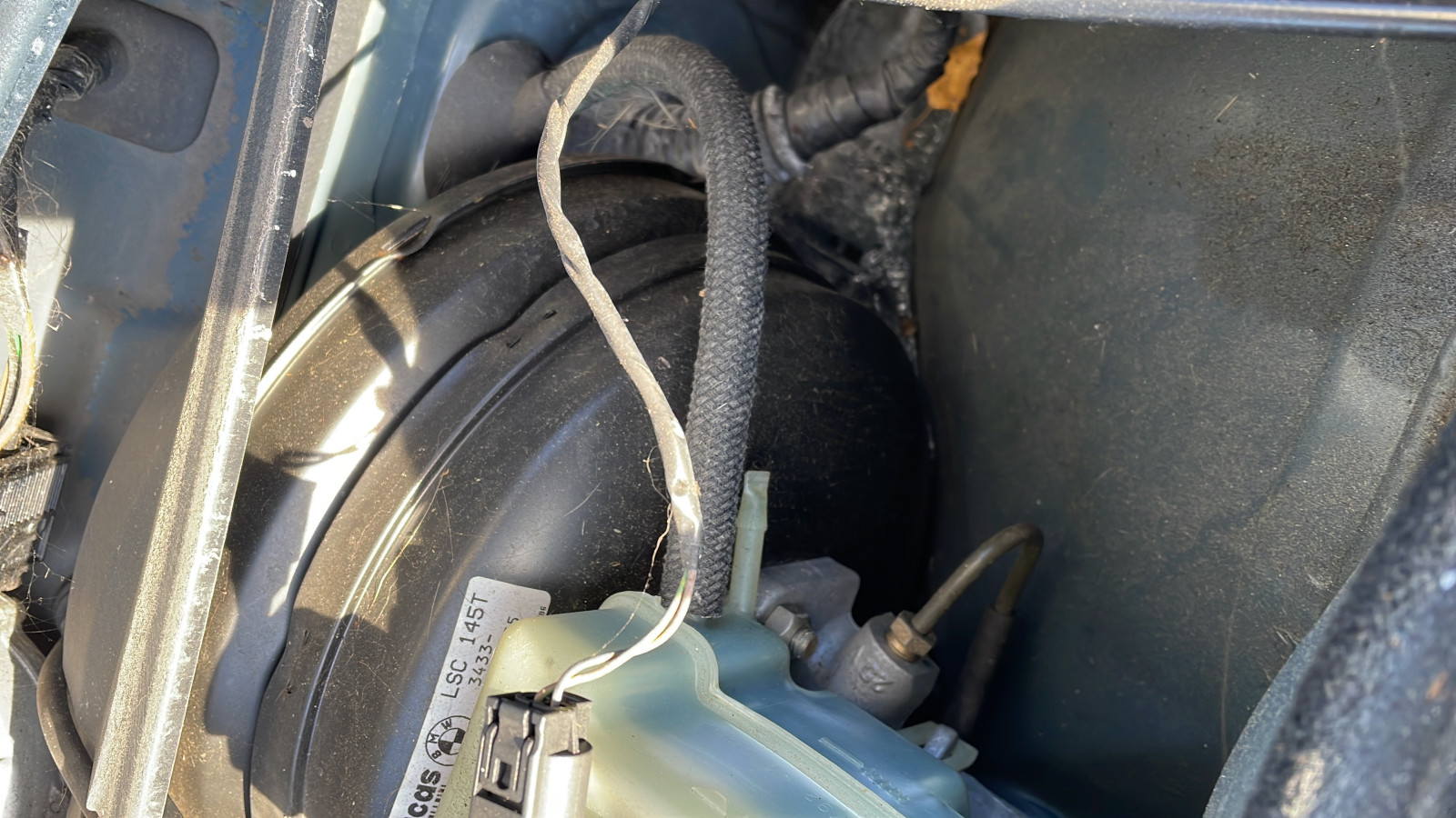 Wasser beim Bremskraftverstärker