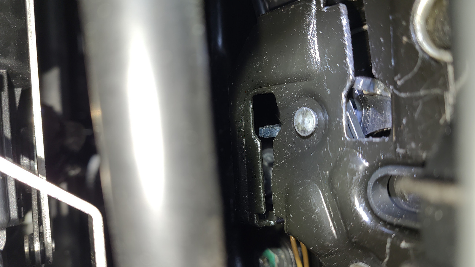 A6 4F Motorhaube öffnen - Seilzug gerissen - DEFEKT