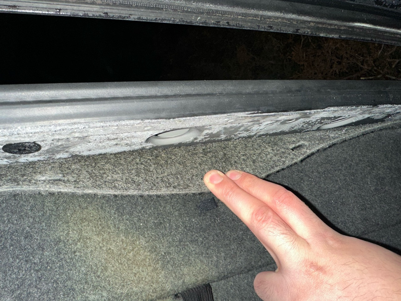 Wasser im Kofferraum R129