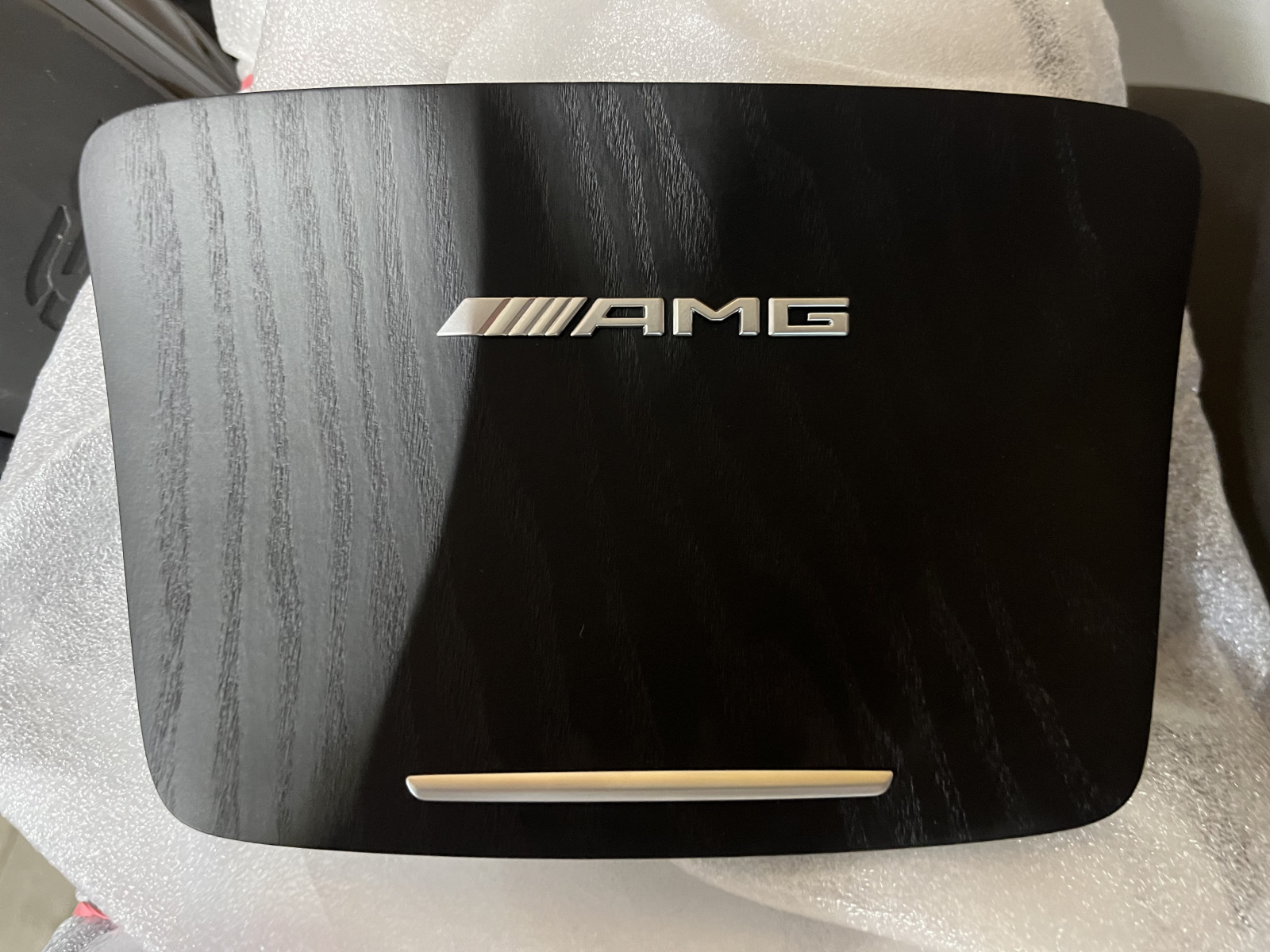 Endlich hat's ein Ende mit dieser Klavierlack-Mittelkonsole