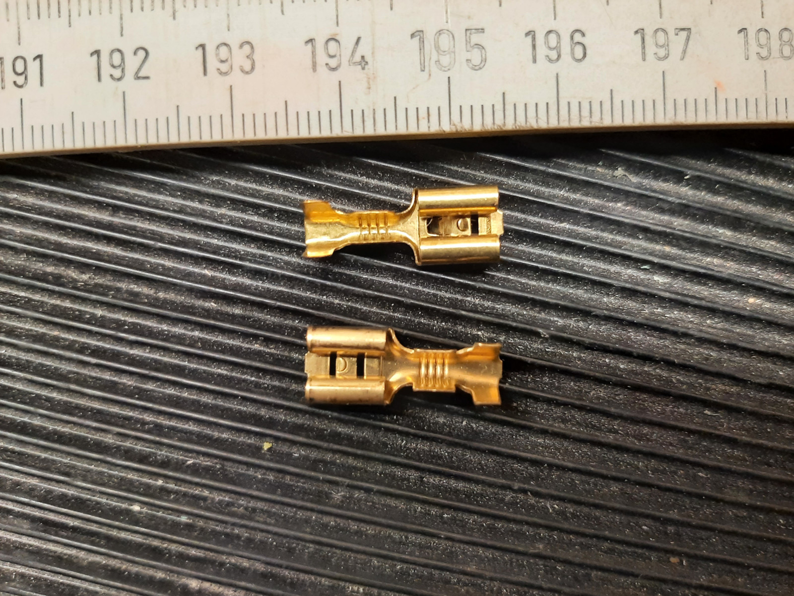 Bessere Zange für Stecker?