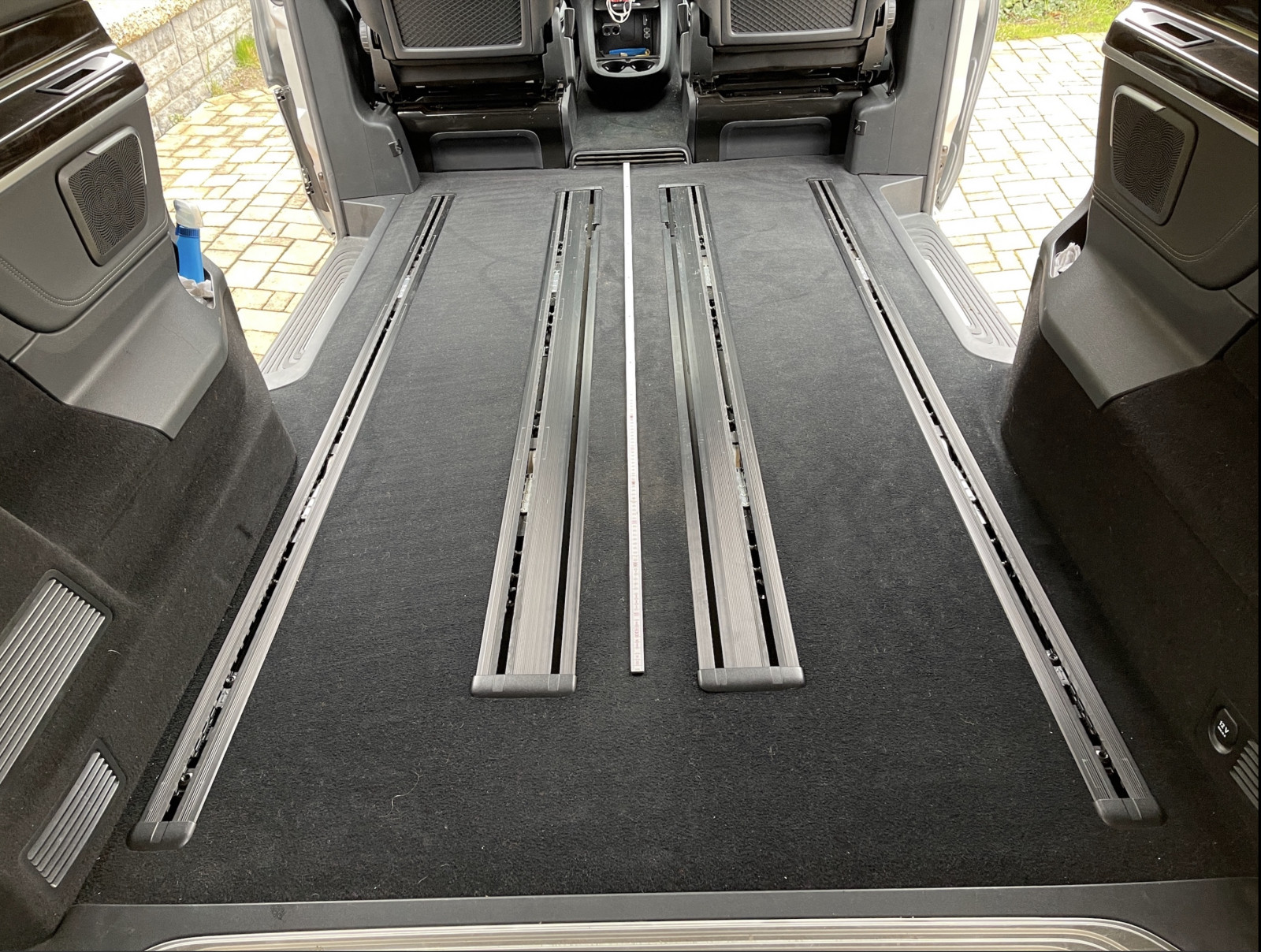 Länge V-Klasse Kompakt mit geöffneter Heckklappe