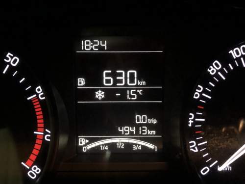 Cockpit-Ansicht mit km-Anzeige